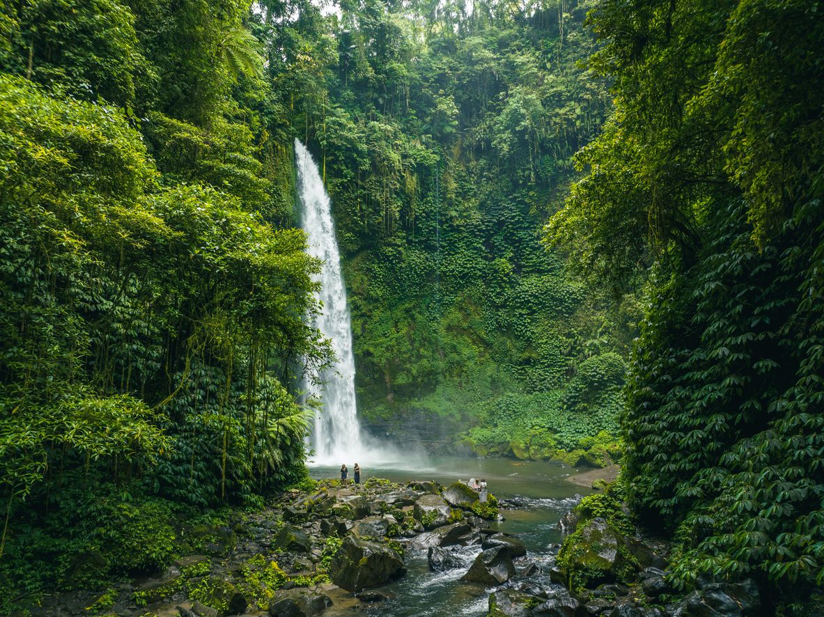 Berikut ini 5 rekomendasi tempat wisata yang cocok dikunjungi saat cuaca panas, mulai dari dataran tinggi sampai air terjun