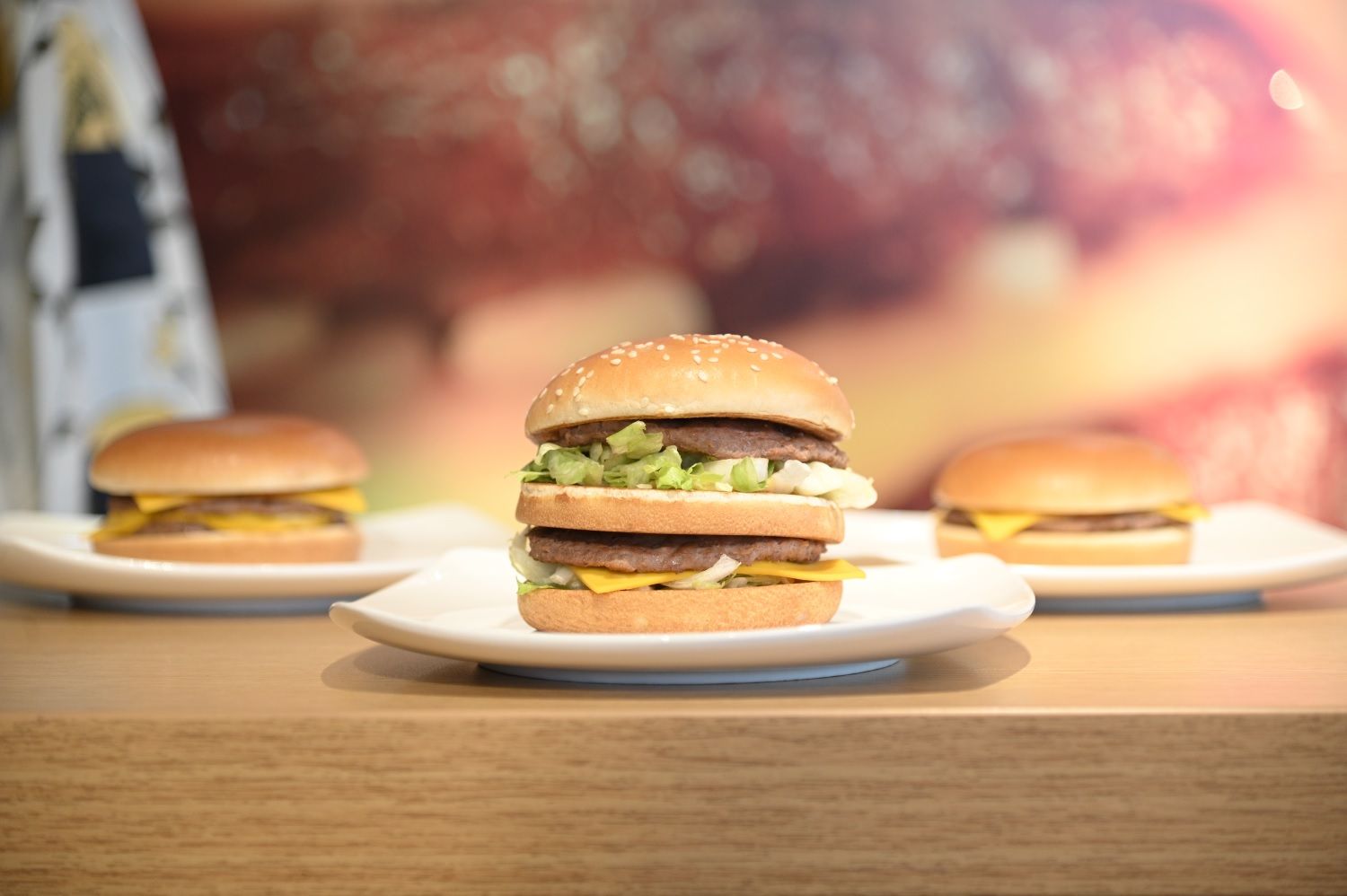 Kelezatan menu burger ini tentu tidak tercipta dengan sendirinya. Ini dia cara dan rahasia McDonald's Indonesia bikin best burger.