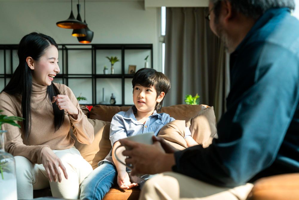 Bagi pasangan yang sudah berpisah, begini cara menerapkan parallel parenting atau pengasuhan paralel bersama agar minim konflik.