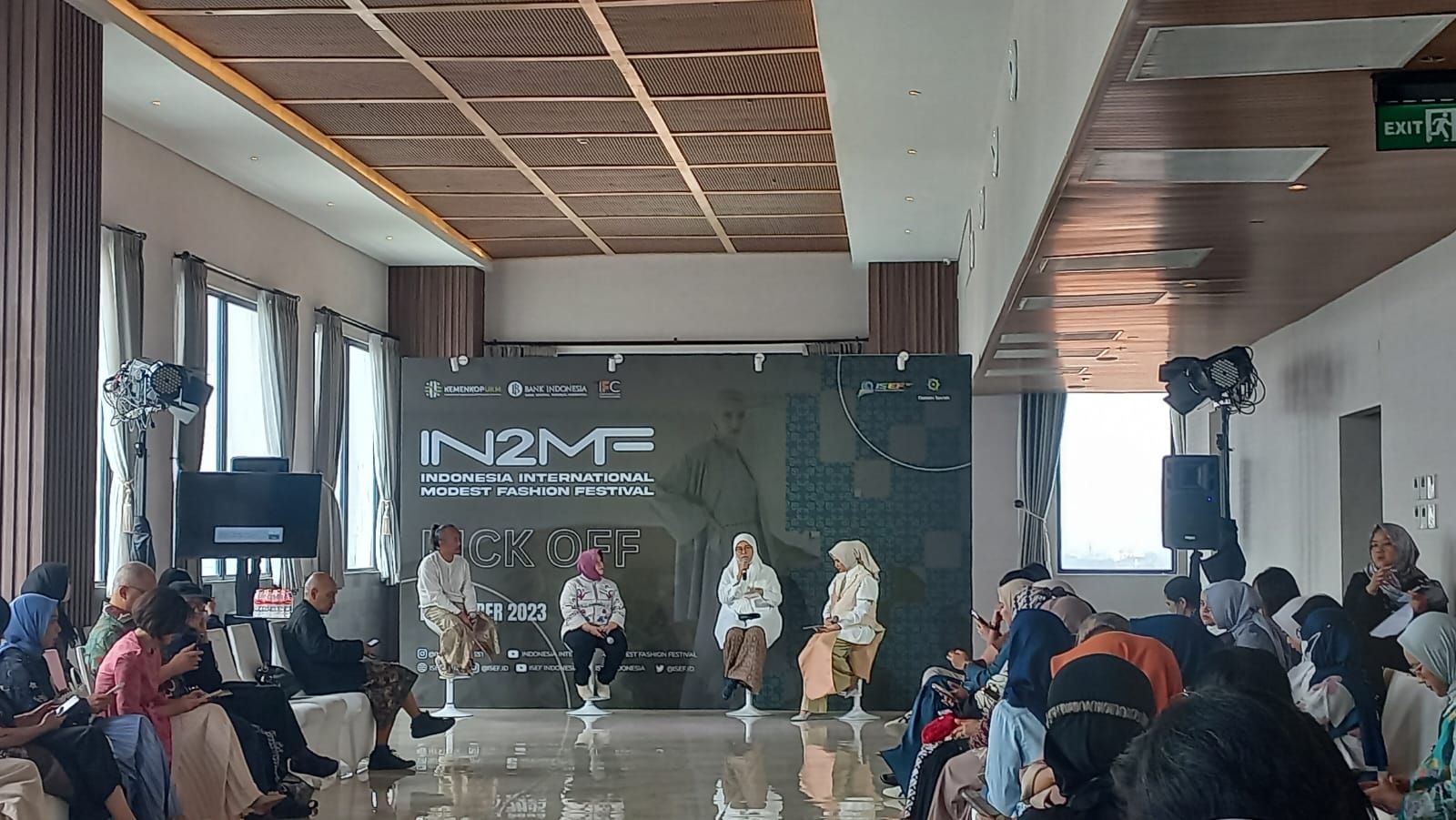  Ita Rulina, Direktur Departemen Ekonomi dan Keuangan Syariah, BI ungkap potensi modest fashion Indonesia di kancah global melalui IN2MF