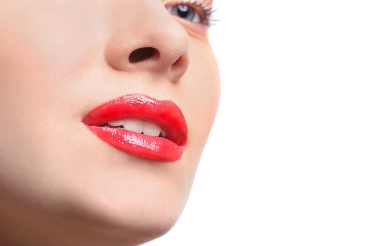 Berikut ini penjelasan dari ahli kimia kosmetik mengenai cara kerja lip stain karena tahan lama di bibir
