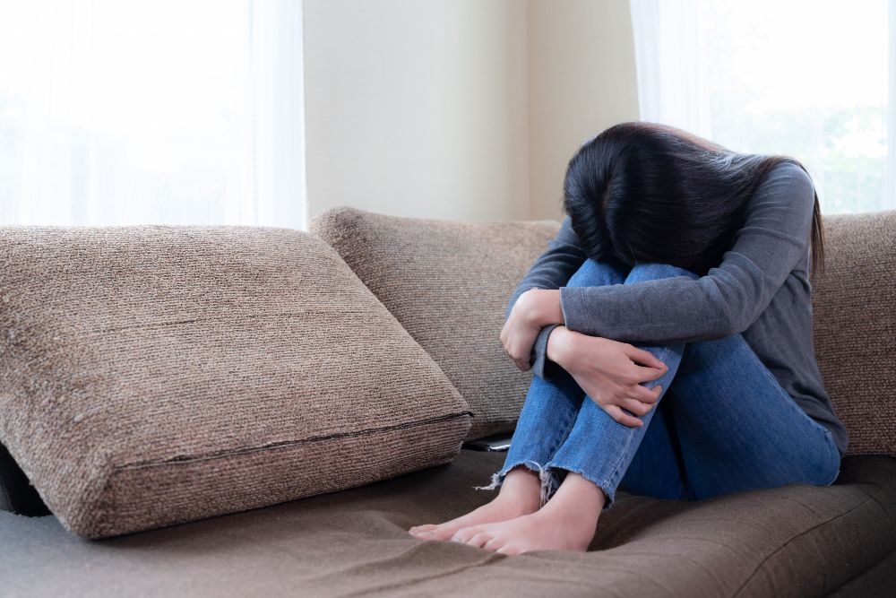 Mengenal apa itu homesick, mengapa anak rantau mengalaminya, tanda-tanda, dan cara untuk mengatasinya!