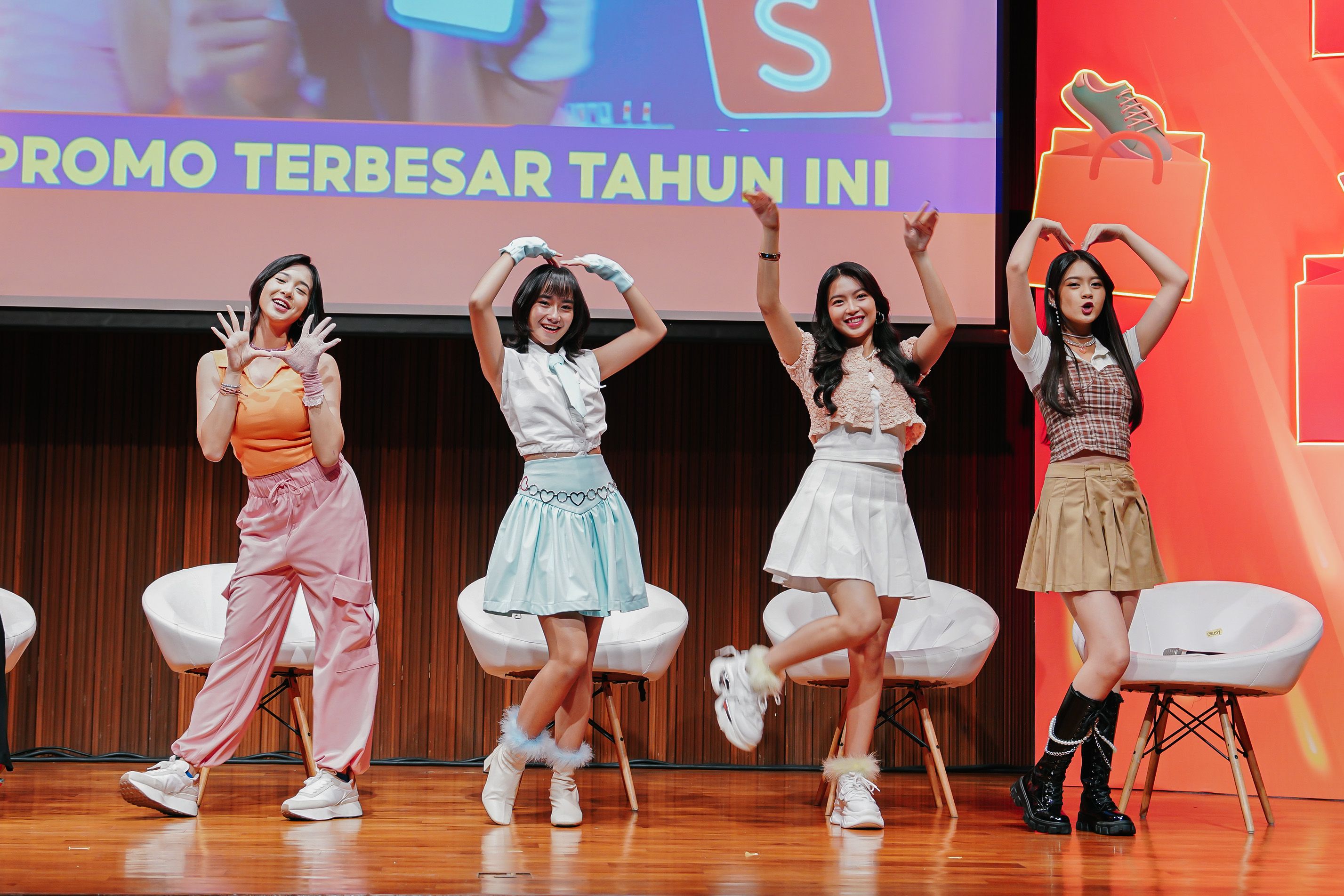 Festival belanja Shopee 11.11 Big Sale kembali hadir dengan menggandeng JKT48 dan ragam promo menarik.