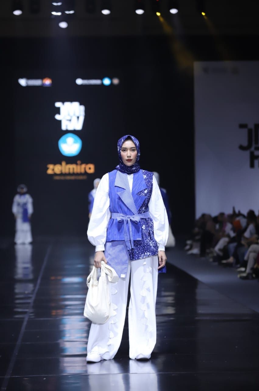 Mulai dari koleksi sustainable modest wear hingga tren permanent jewelry. Ini berita terpopuler fashion dan beauty. 