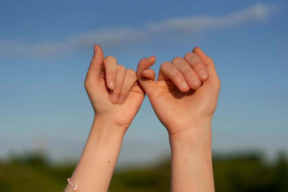 Punya sohib beda gender? Ini tanda-tanda kamu menjalani platonic friendship, persahabatan yang tidak melibatkan perasaan romantis.