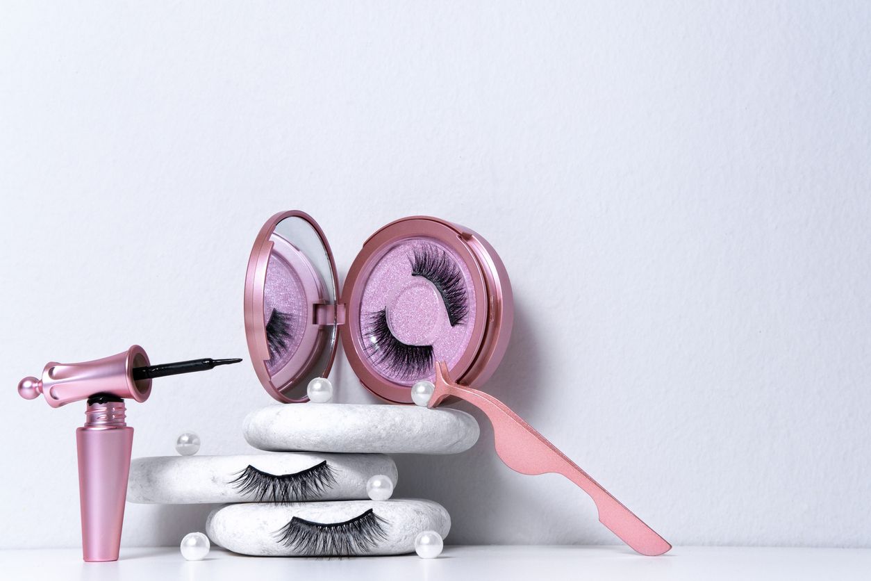 Berikut ini penjelasan mengenai apa itu magnetic eyelashes yang jadi bulu mata palsu viral di TikTok