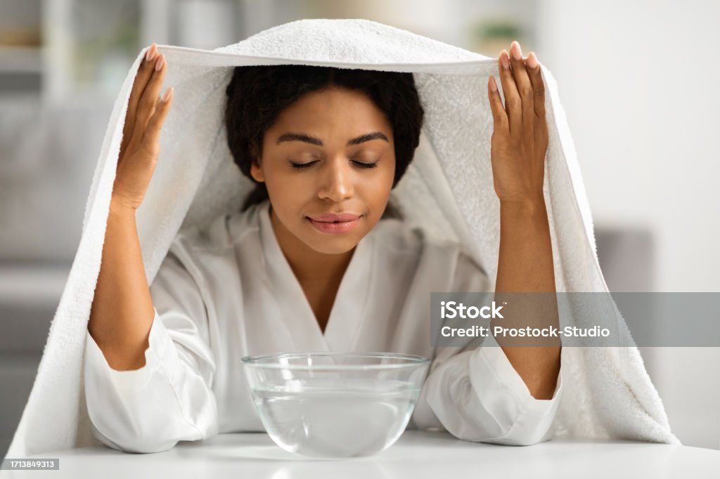 Berikut ini 5 manfaat melakukan facial steaming bagi wajah, yang sedang jadi perawatan viral di TikTok.