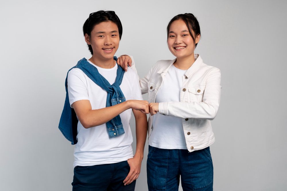 Mengenal apa itu tween dan teen, serta perbedaan antara individu di masa praremaja dan remaja. Apa saja?