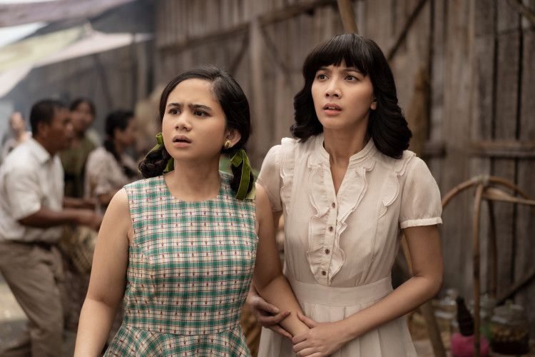 Viral di TikTok, berikut karakter perempuan di serial Gadis Kretek Netflix beserta para nama pemerannya, Tissa Biani sebagai Rukayah curi perhatian.