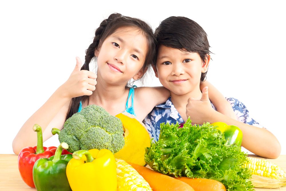 Anak balita berada di tahap pilih-pilih makanan dan enggan makan sayur? Ini tips ampuh membuat anak doyan sayuran!