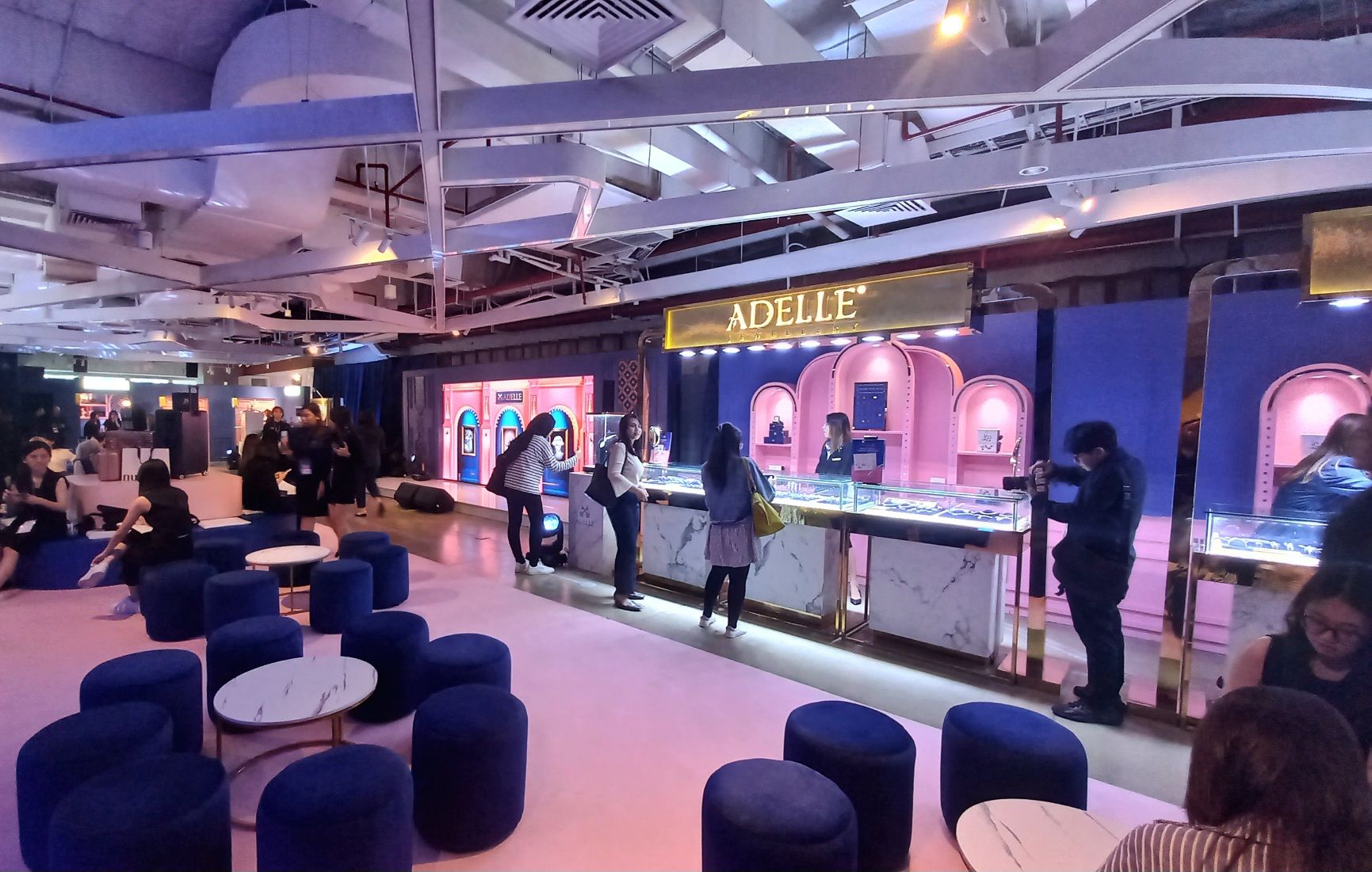 Rayakan 10 tahun di industri perhiasan, Adelle Jewellery hadirkan Adelle Hotel. Ini rangkaian kegiatan dan promo menariknya. 