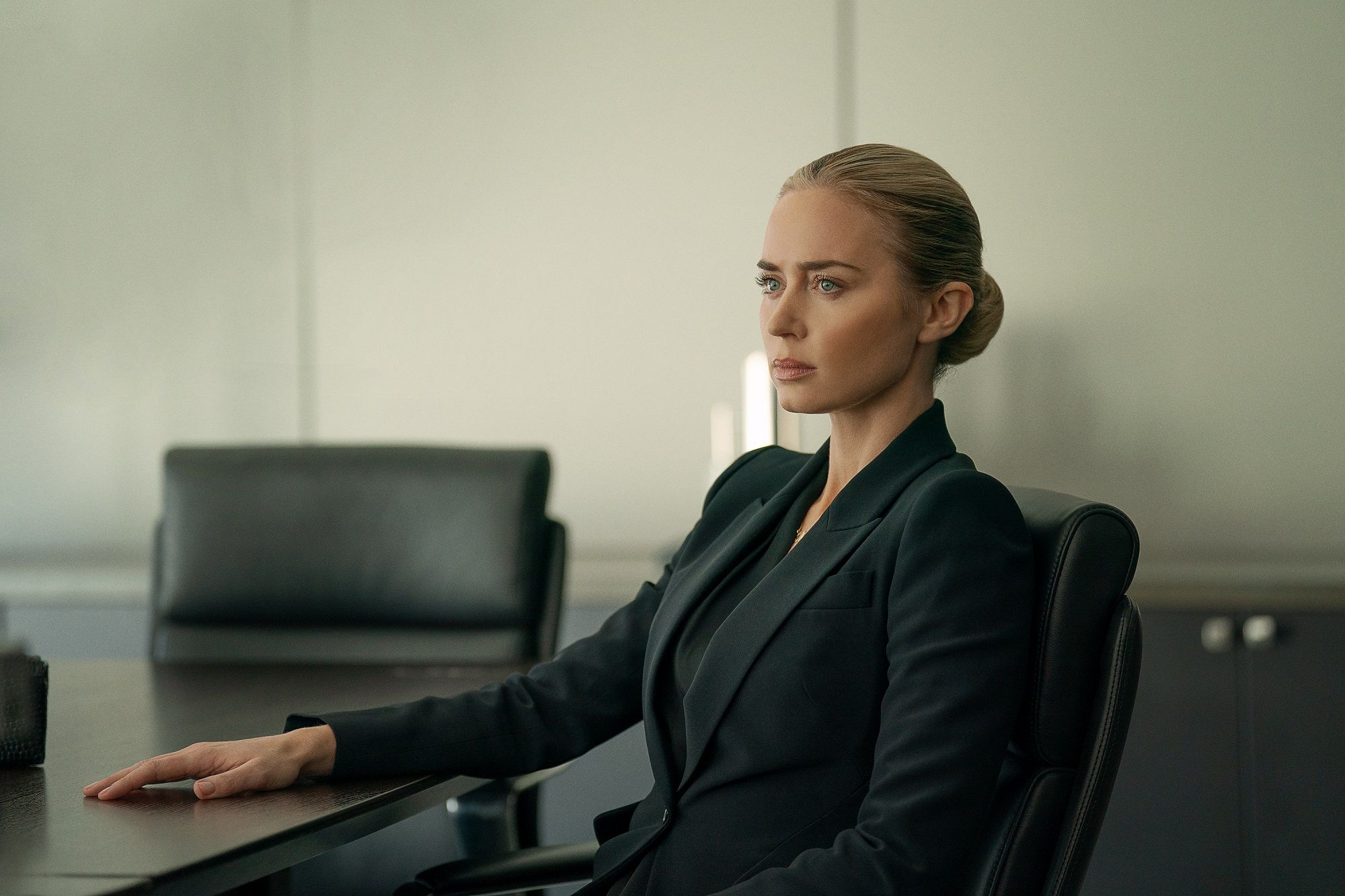 Viral di TikTok sinopsis film Pain Hustlers di Netflix, dibintangi Emily Blunt sebagai Liza, seorang ibu tunggal yang meraih kesuksesan finansial.