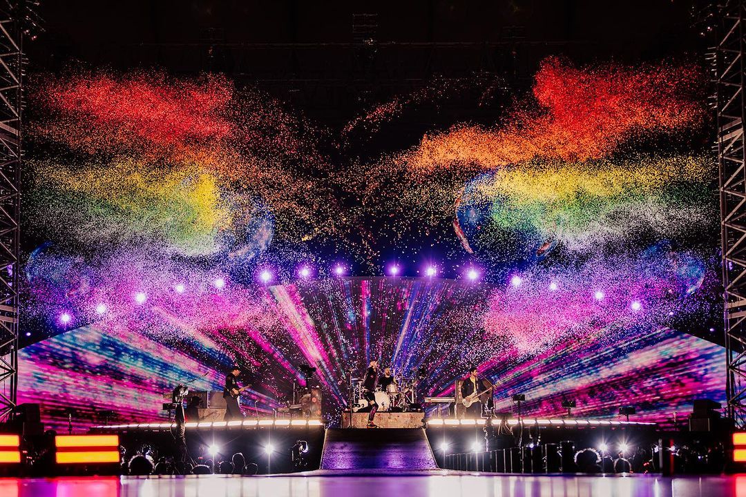 Berikut ini 3 tips fashion nonton konser Coldplay di Jakarta, salah satunya pakai kacamata hitam ya, simak selengkapnya.