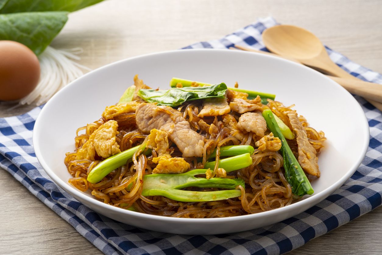 Berikut ini 4 tips membuat bihun goreng kecap yang jadi menu simpel mudah dibuat viral di TikTok, simak selengkapnya!