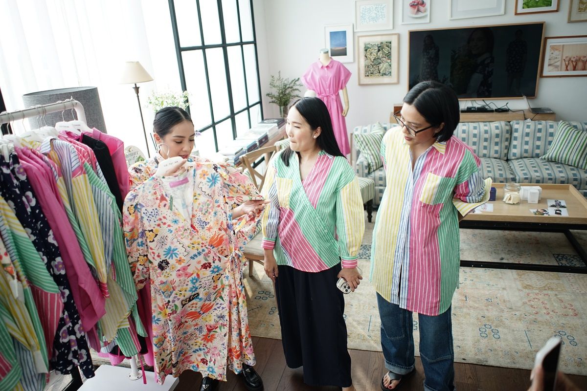 COTTONINK mengumumkan koleksi kolaborasi terbarunya dengan NASL by Nagita Slavina. Tengok koleksi penuh warna bertemakan “Blooming with Confidence”. 