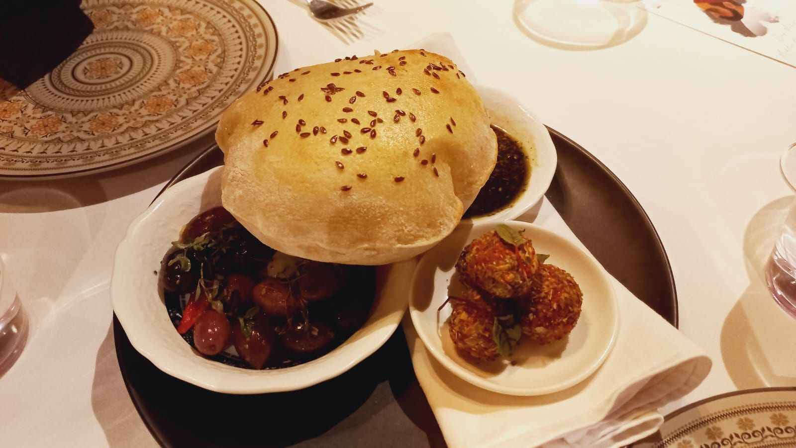 Berita terpopuler Wellness kuliner khas Timur Tengah dari Chef Greg Malouf, aktivitas seru di Fox's Time Capsule, dan rekomendasi hotel di Solo.