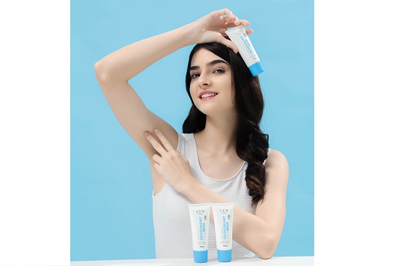Lovana Brightening Deodorant Serum memiliki fungsi 3 in 1, yaitu deodoran, antiperspirant, dan brightening serum.