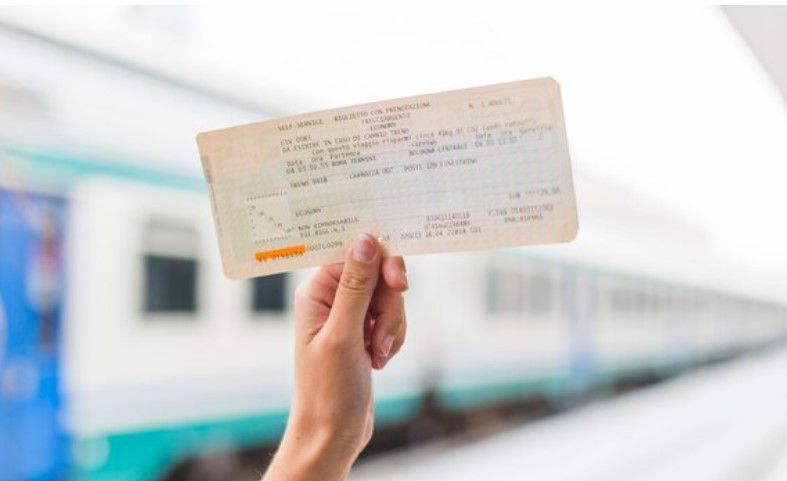 Kamu dan keluarga batal liburan? Jangan panik, begini cara refund tiket kereta apik lewat layanan KAI Access.