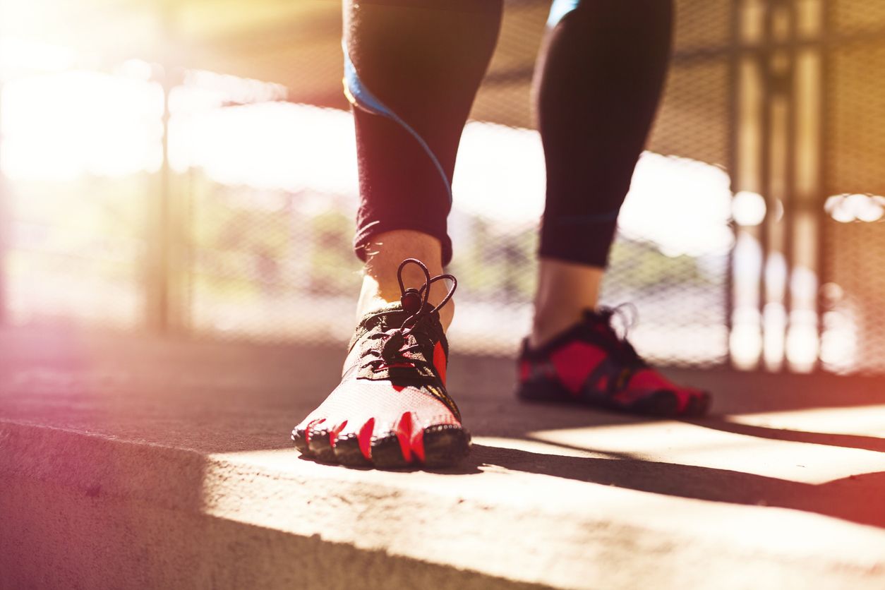 Berikut ini penjelasan mengenai apa itu barefoot shoes serta berbagai manfaatnya bagi kaki, simak selengkapnya.
