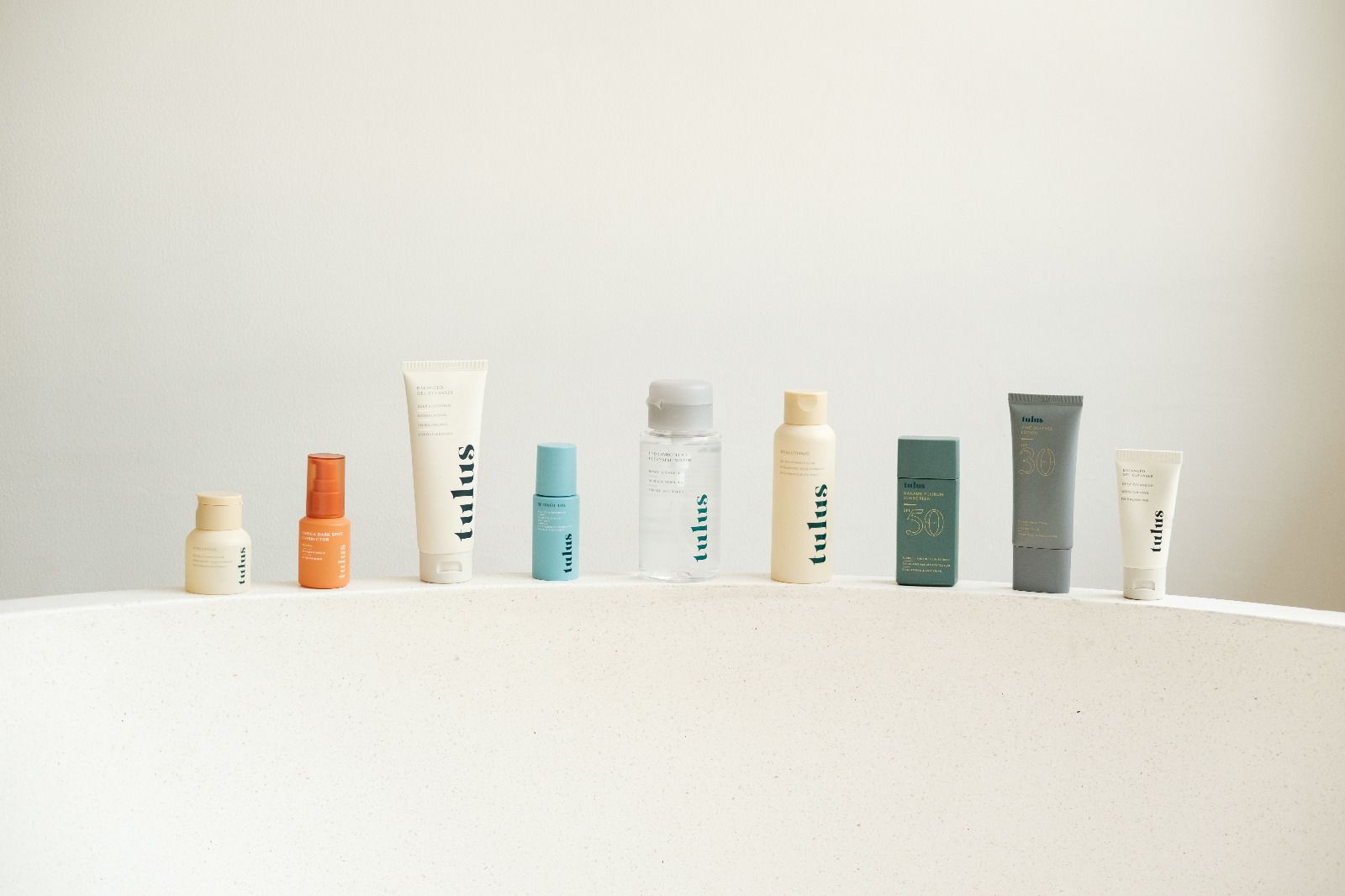 Sedang mencari rekomendasi skincare yang memberikan kelembapan dan meremajakan kulit? ini dia rekomendasinya