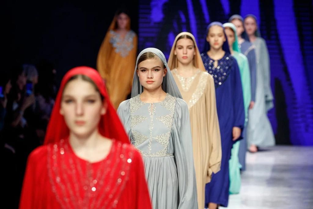 Project COMF utama saat ini adalah program Modest Fashion 100, pemilihan 100 brand Modest Fashion terbaik di seluruh dunia.