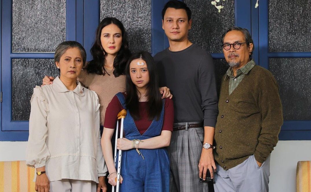 Review film Panggonan Wingit, sajikan teror horor klasik sosok penghuni hotel tua dengan cerita yang tidak bertele-tele. Berikut lengkapnya.