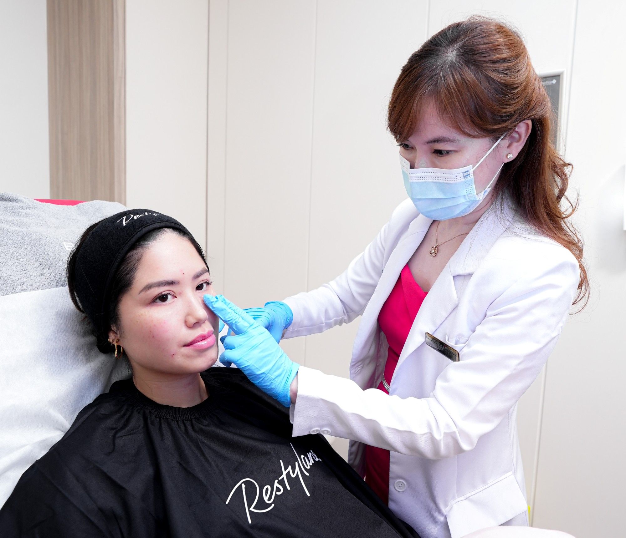 Ingin kulit cerah dan glowing saat liburan akhir tahun? Ini rekomendasi perawatan kecantikannya yang bisa dilakukan di EUROSKINLAB.