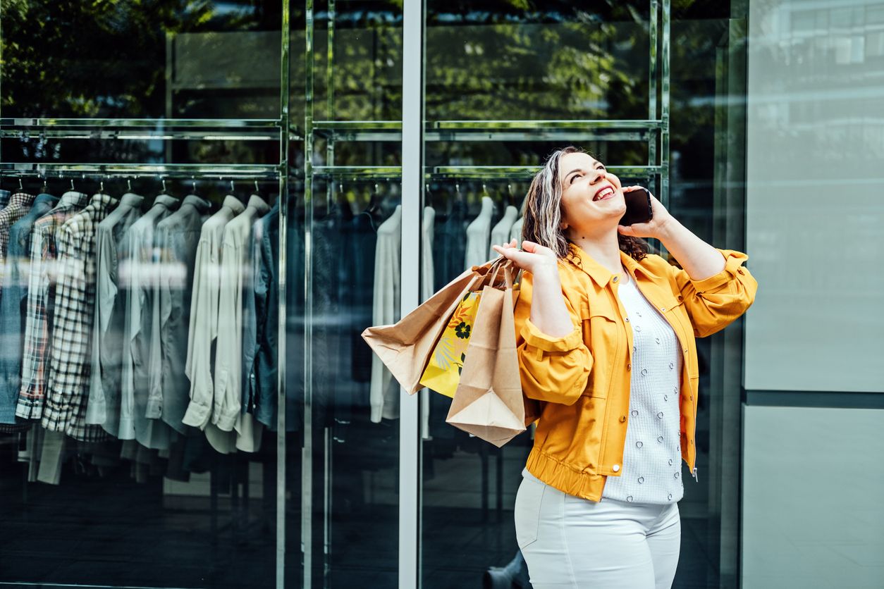 Berikut ini lima model baju viral di TikTok yang cocok untuk tubuh gemuk atau plus size. salah satunya ada blazer.