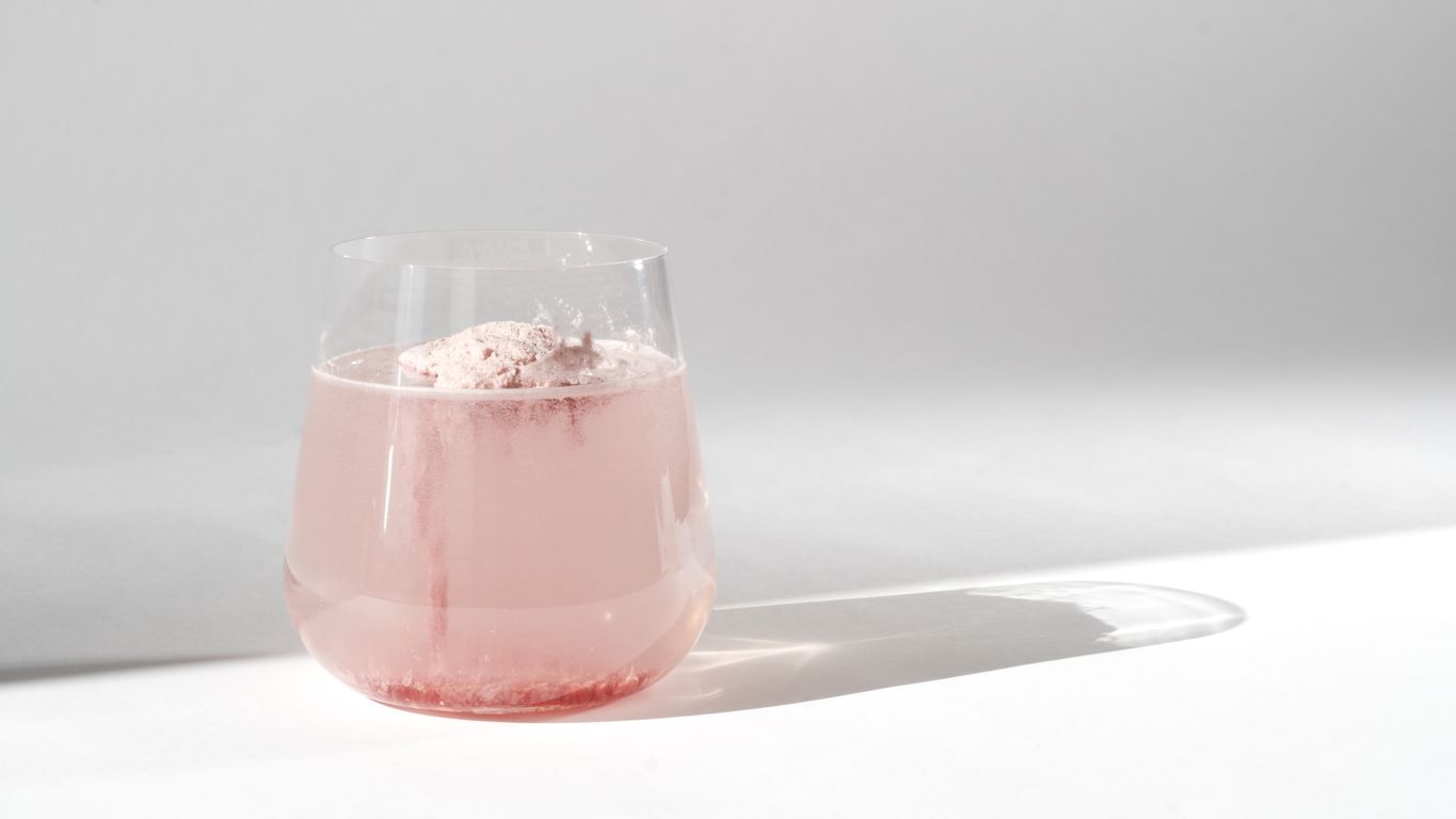 Minuman kolagen punya banyak manfaat, mulai dari mengatasi jerawat hingga menguatkan kuku. Ini rekomendasinya dari MS Glow Beauty.
