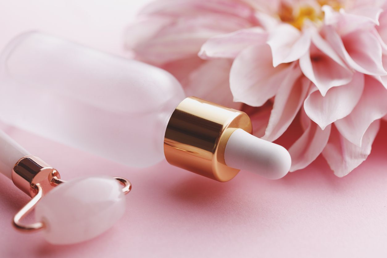 Ramai disebut sebagai botox alami hingga viral di TikTok, ketahui apa itu copper peptide beserta manfaatnya untuk kulit wajah. Simak selengkapnya!