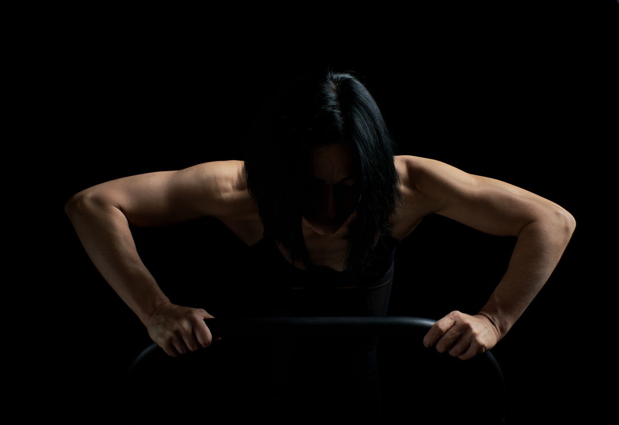 Berikut ini 5 tipe gerakan kalistenik yang jadi olahraga viral di TikTok, mulai dari pulling exercises hingga plyometric exercises.
