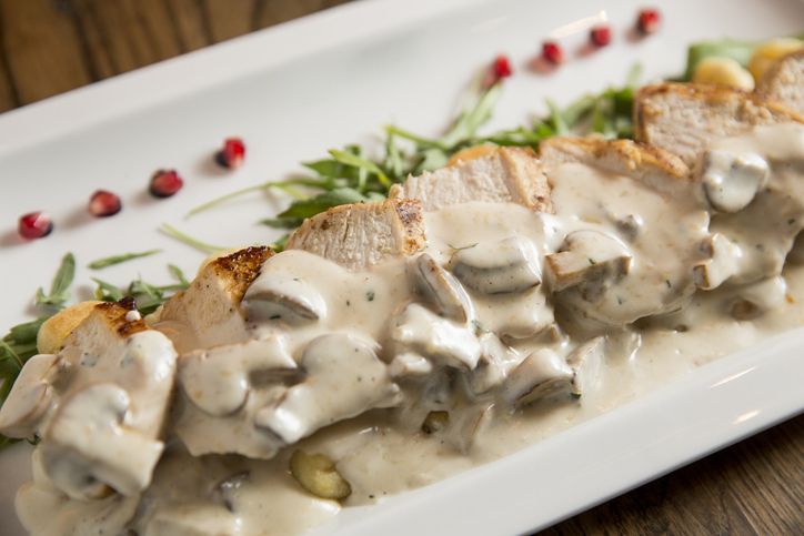 Creamy chicken and mushroom jadi salah satu menu viral di TikTok yang cocok untuk christmas dinner. Simak selengkapnya.