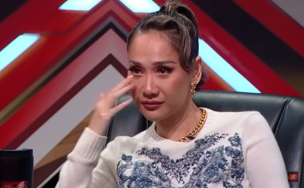 Viral di medsos, BCL dibuat menangis oleh salah satu kontestan X Factor Indonesia Season 4. Ini alasannya.