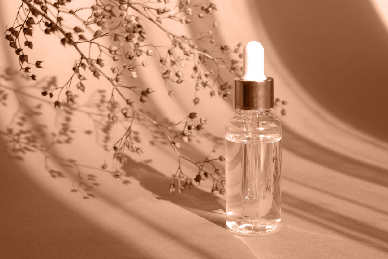 Bahan aktif keluarga vitamin A sedang digandrungi beauty enthusiast karena manfaat anti-aging. Tapi apa perbedaan retinoid, retinol dan retinal?