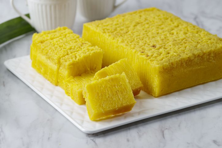 Bisa jadi ide hampers Natal, begini cara membuat bika ambon empuk dan nikmat. Siapkan bahan-bahannya.