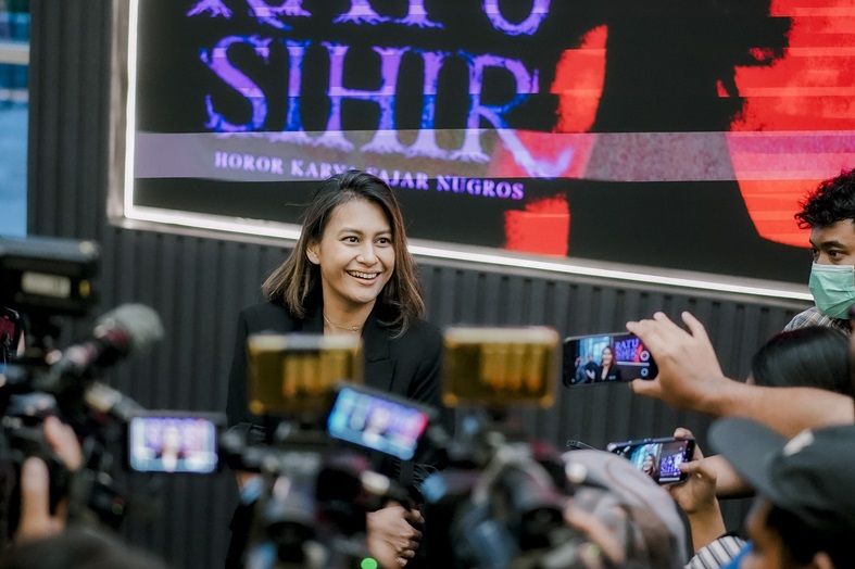 Dibintangi Raihaanun sebagai karakter perempuan utama, simak jadwal tayang film Ratu Sihir di 2024 yang jadi rekomendasi film horor terbaru.