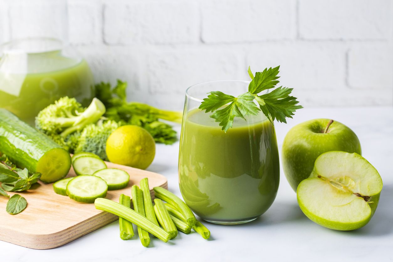 Jadi minuman viral di TikTok, berikut ini berbagai manfaat green juice bagi kesehatan tubuh. Simak selengkapnya.