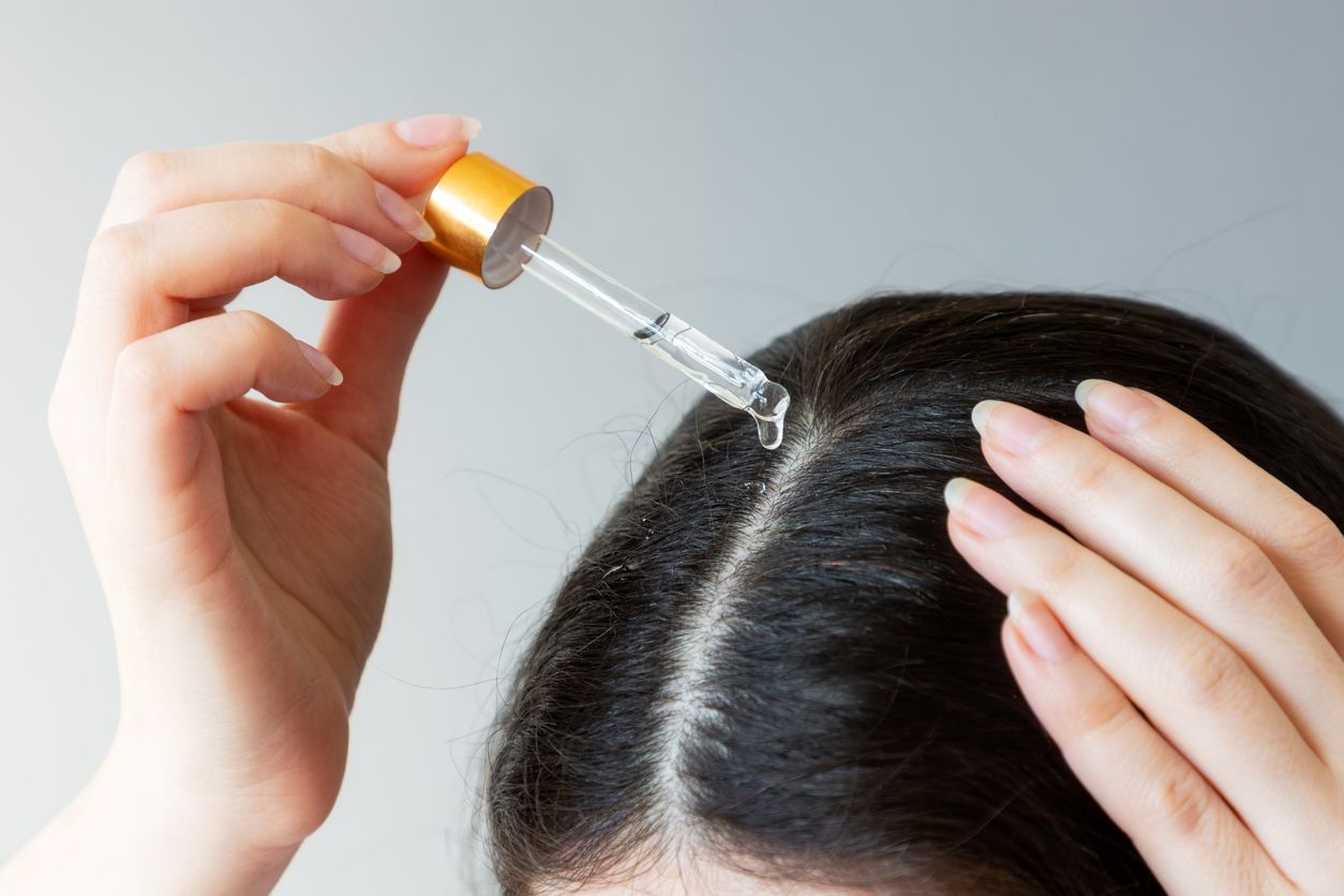 Viral di TikTok, berikut ini berbagai manfaat glycolic acid untuk menjaga kesehatan rambut. Simak selengkapnya.