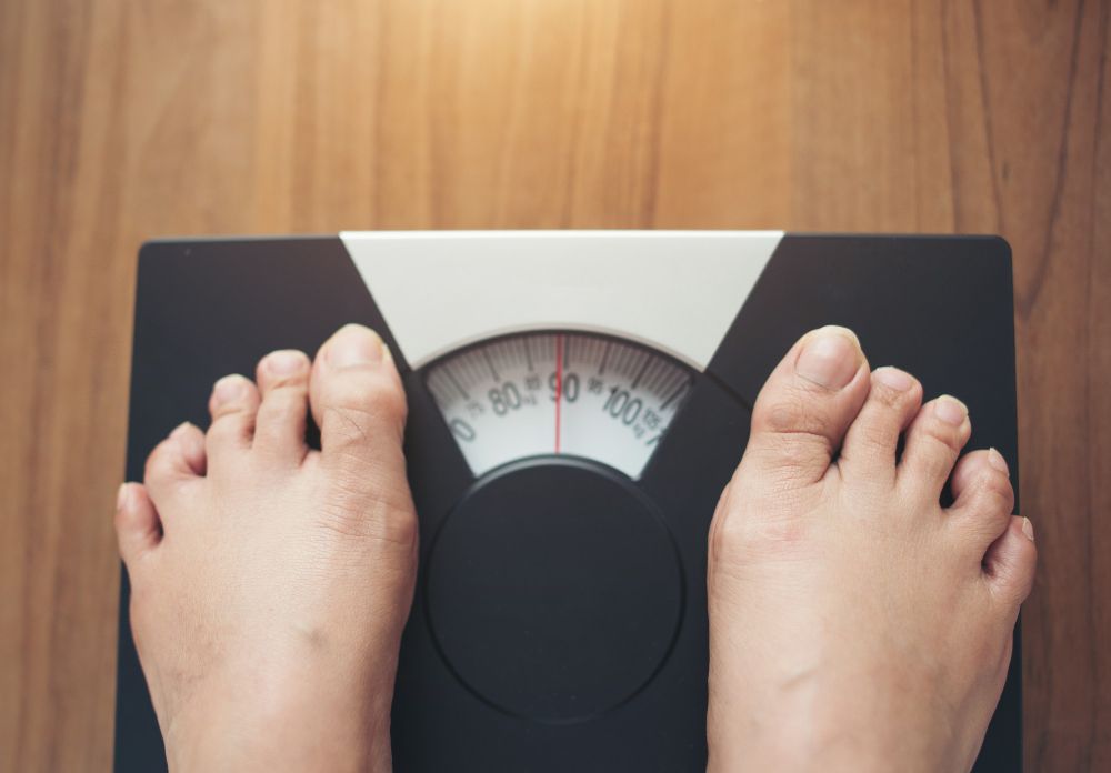 Perempuan perlu tahu, alasan yang menjadi penyebab mengapa berat badan cepat naik, salah satunya adalah pola makan tidak sehat. Yuk, cari tahu!