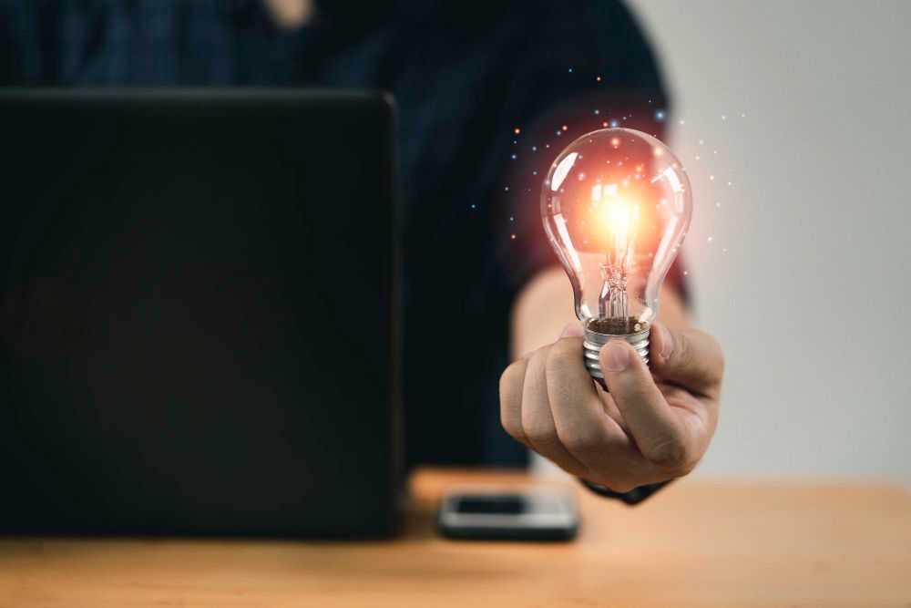 CEO Ternak Uang membagikan tips menemukan ide usaha. Ternyata ini yang paling penting menurut Raymond Chins!