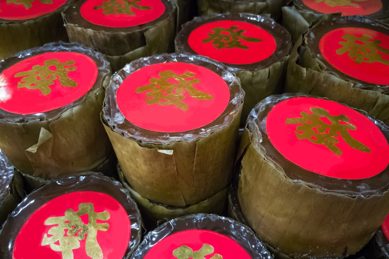 Kue keranjang identik dengan perayaan Imlek. Berikut ini sejarah dan makna dari kue keranjang. Simak lengkapnya.