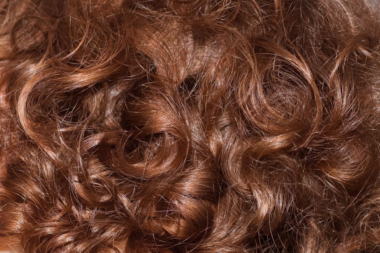 Mahogany hair kini tengah viral di Tiktok, dapat jadi referensi warna rambut ini cocok untuk tipe rambut apa pun. Ini tips perawatannya