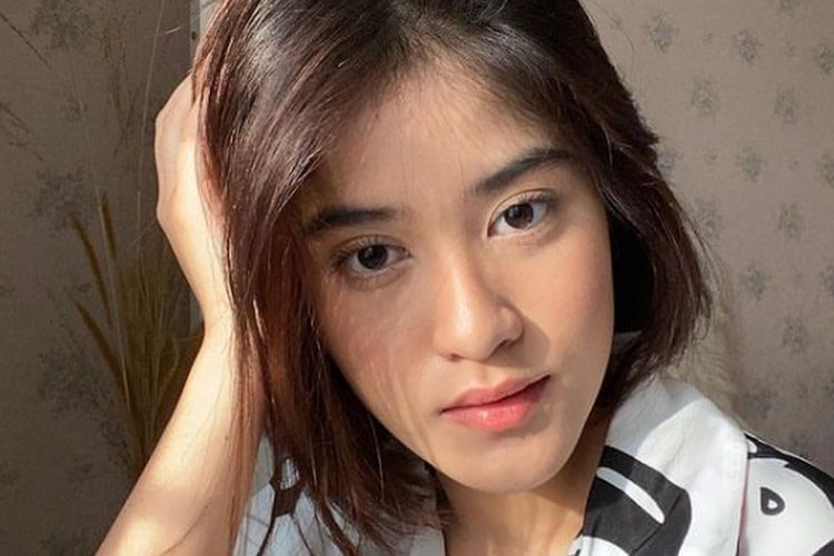 Membagi waktu di tengah pekerjaan sebagai aktris dan penyanyi menjadi tantangan yang harus mampu diatu. Ini tips ala Ashira Zamita.