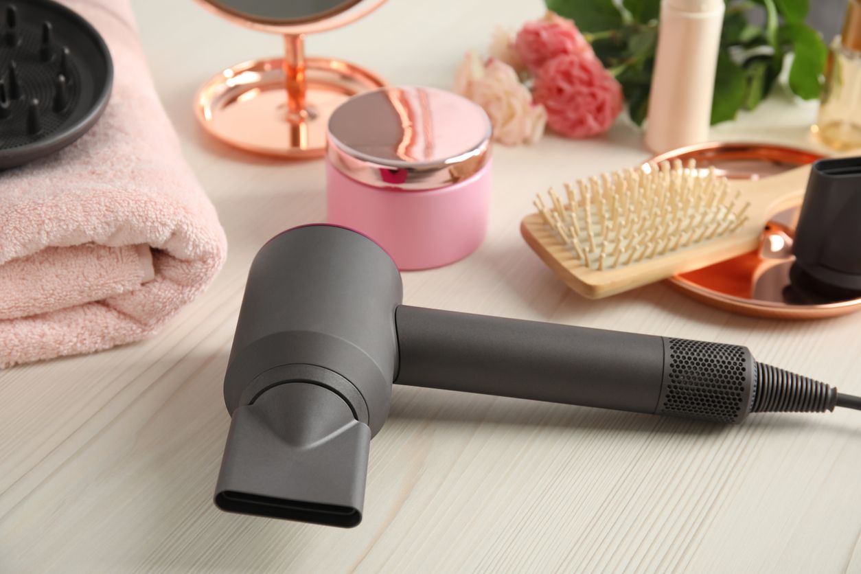 Cocok Dibawa Traveling, Ini 5 Rekomendasi Hair Dryer Low Watt