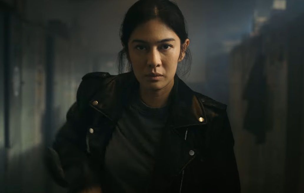 Intip first look series Ratu Adil yang dibintangi Dian Sastrowardoyo. Tampilkan karakter perempuan tangguh dan pemberani.