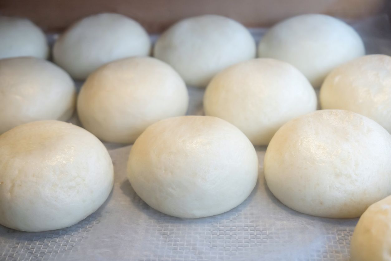 Sambut Imlek 2024, berikut ini 5 tips membuat bakpao yang merupakan makanan tradisional khas China. Simak selengkapnya.
