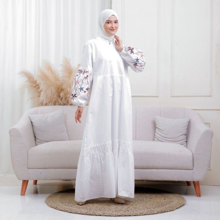 Mulai dari inspirasi baju kondangan sederhana hingga perhiasan Nirmala. Ini berita terpopuler fashion dan beauty.