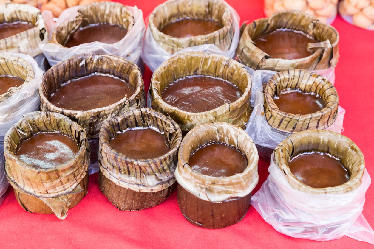 Menjelang Tahun Baru Imlek, berikut ini 3 tips membeli kue keranjang di pasaran, salah satunya cek warnanya.