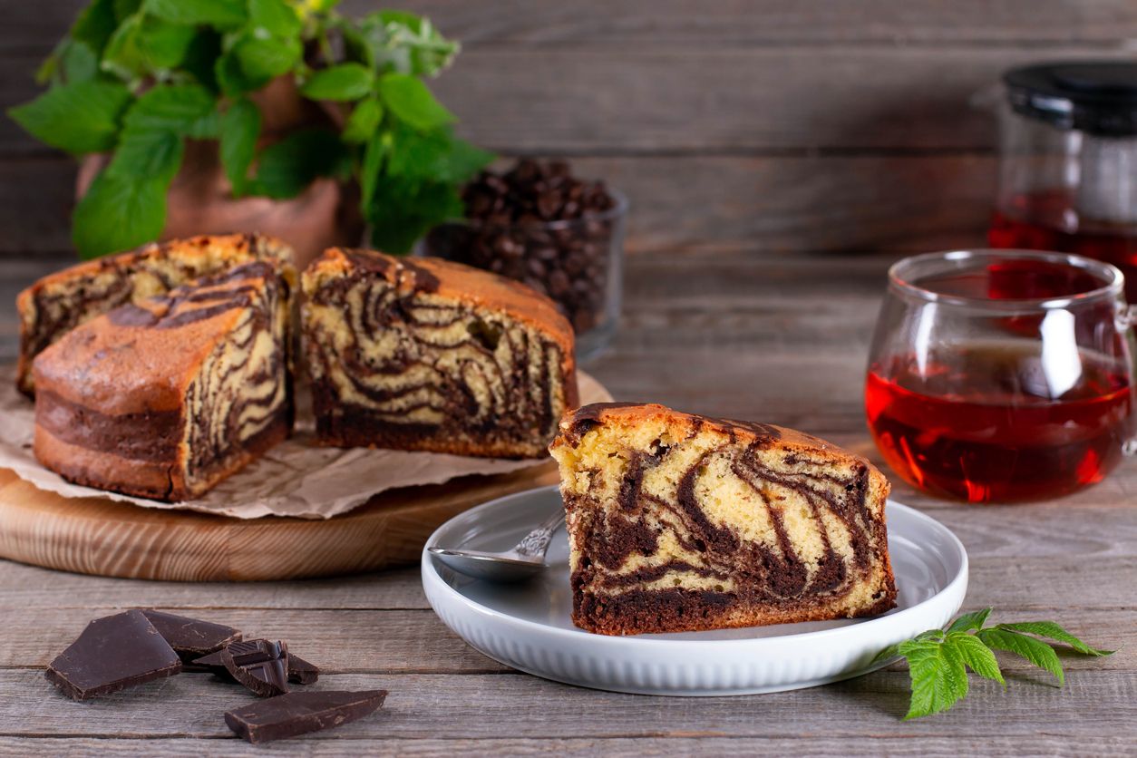 Berikut ini 3 tips membuat motif pada marmer cake agar terlihat jelas, salah satunya pilih warna yang kontras.