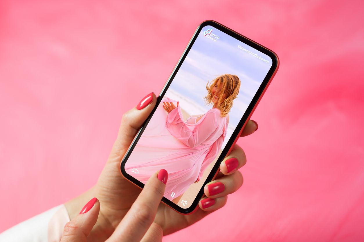 Ramai netizen mendiskusikan alasan menghilangnya deretan lagu Taylor Swift hingga SEVENTEEN yang viral di TikTok, simak sederet faktanya berikut ini!